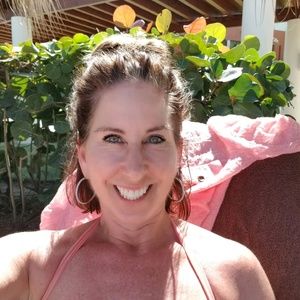 Meet your Posher, Connie